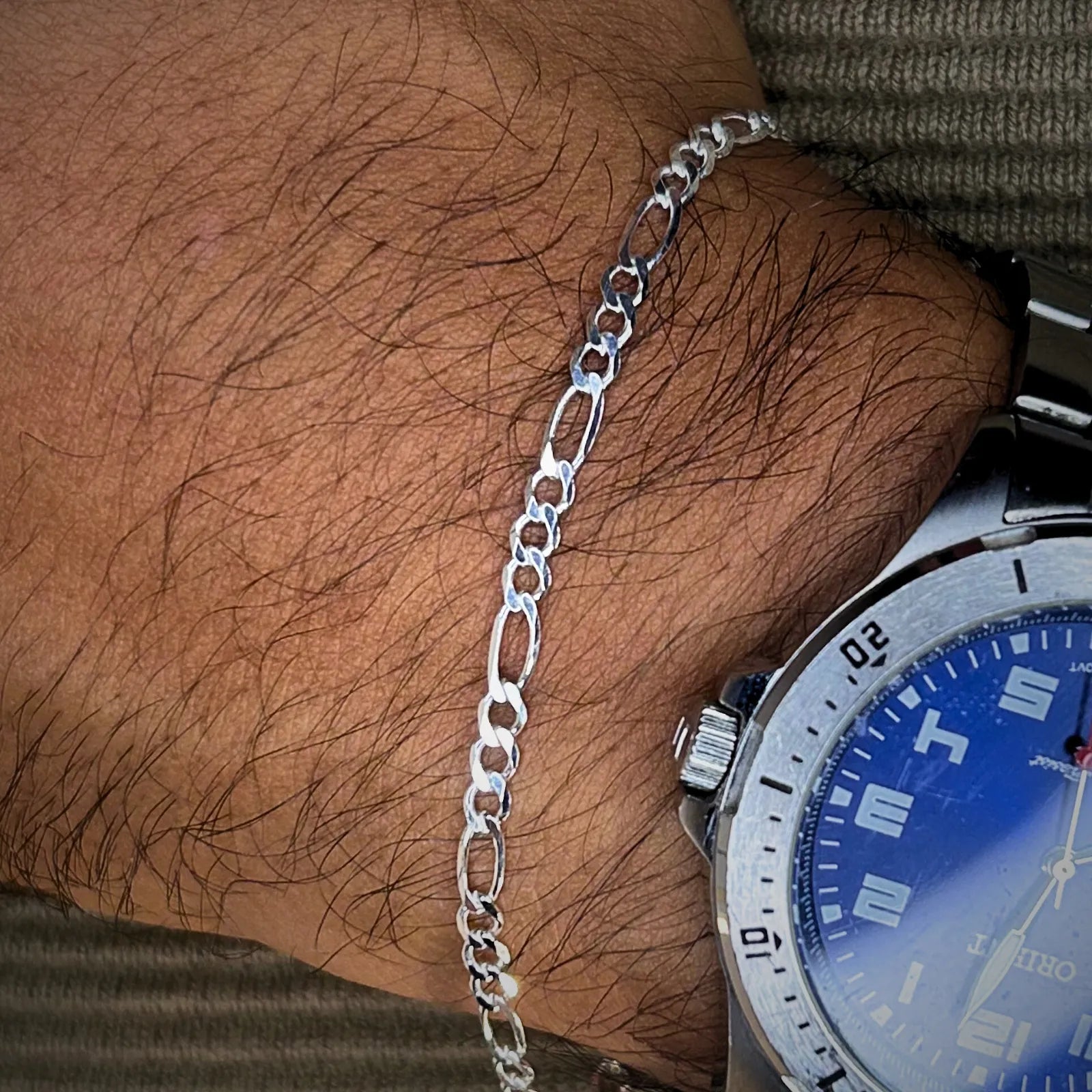 Pulseira 3x1 Prata 925, design moderno e sofisticado para homens que buscam um visual contemporâneo.
