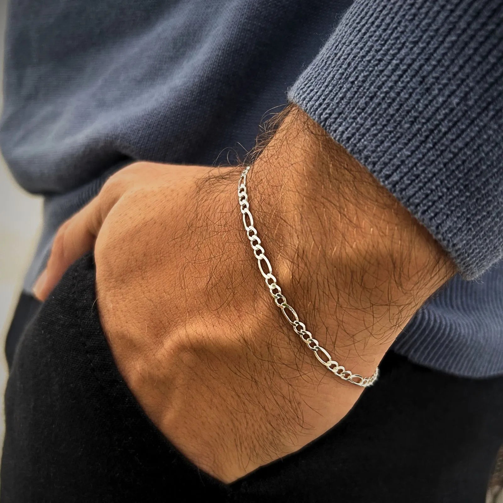 Pulseira 3x1 em prata 925, com acabamento detalhado, perfeita para complementar looks masculinos sofisticados.