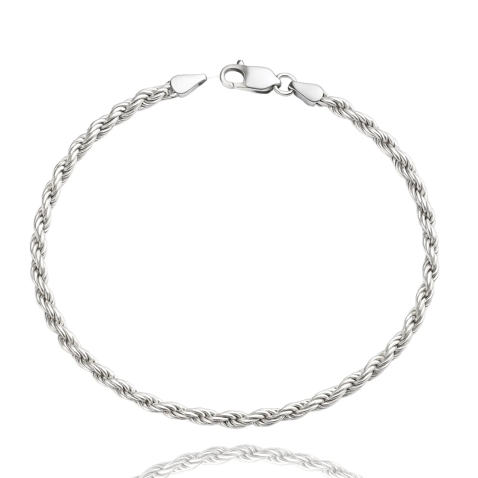 A pulseira baiana em prata 925 traz um acabamento refinado e moderno, perfeito para um visual casual e cheio de personalidade.